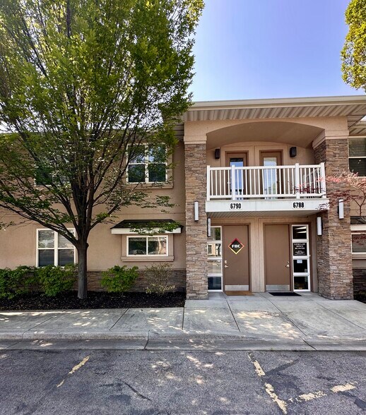 6707-7050 S 1300 E, Salt Lake City, UT à louer - Photo du bâtiment - Image 1 de 6