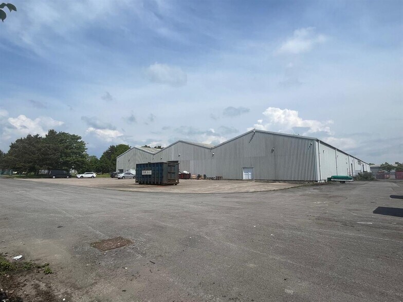 Kingsway, Bridgend à louer - Photo du bâtiment - Image 3 de 3