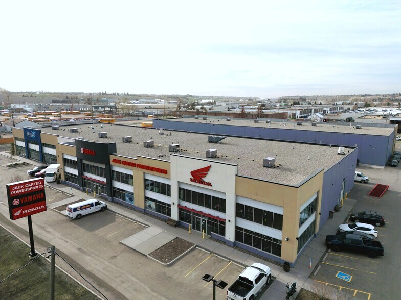 620-630 46 Av NE, Calgary, AB à louer - Photo du bâtiment - Image 2 de 2