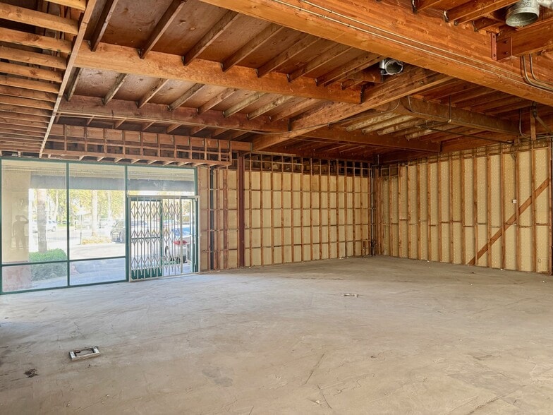 5201-5220 E Pacific Coast Hwy, Long Beach, CA for lease - Building Photo - Image 3 of 11