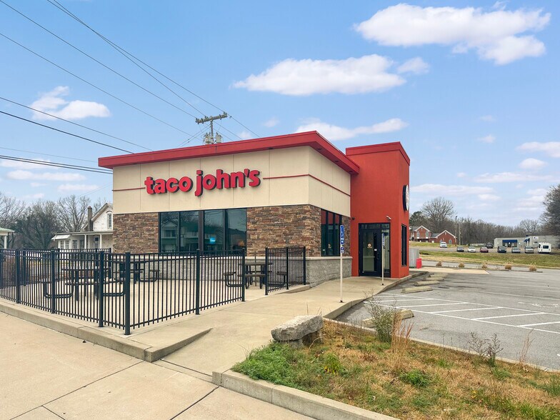 415 Donelson Pkwy Pky, Dover, TN à vendre - Photo du bâtiment - Image 3 de 3