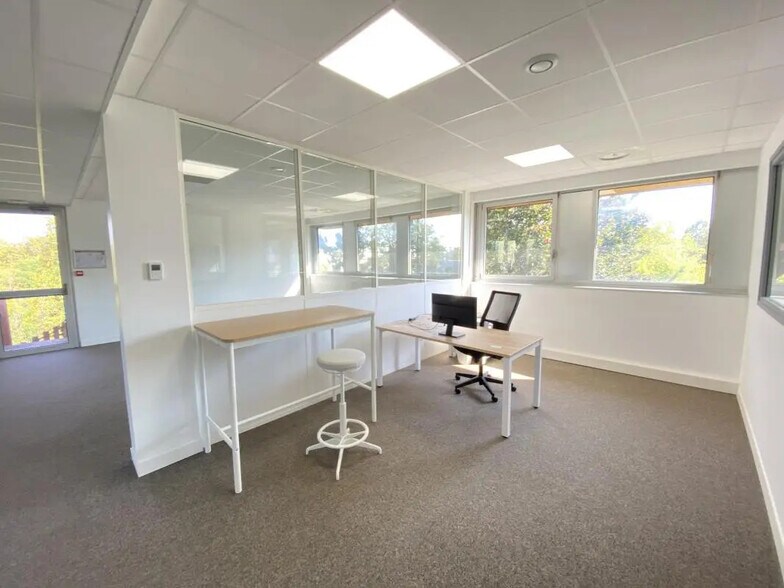 7 Rue Maryse Bastié, Bron à louer - Photo intérieure - Image 2 de 6