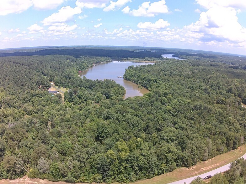 000 Terrapin Point Rd, Hodges, SC à vendre - Photo du bâtiment - Image 1 de 8