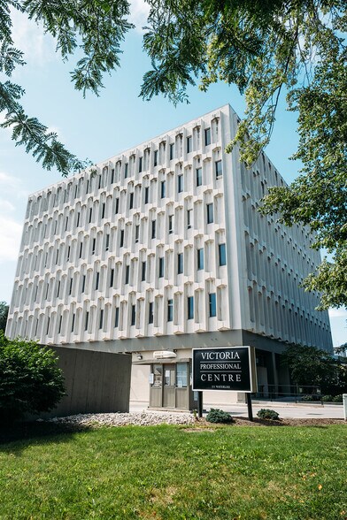 111 Waterloo St, London, ON à louer - Photo du bâtiment - Image 2 de 2