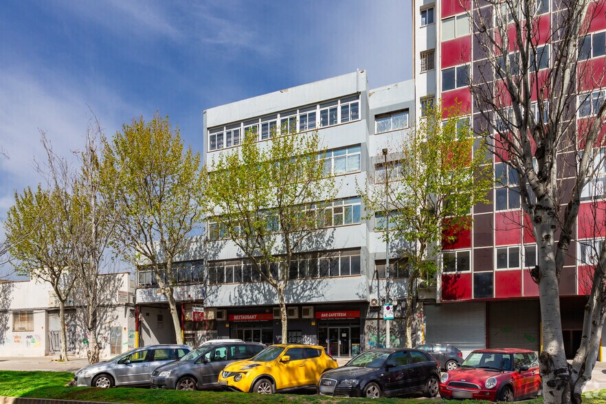 Industriel dans L'Hospitalet de Llobregat, Barcelona à louer - Photo du bâtiment - Image 2 de 3