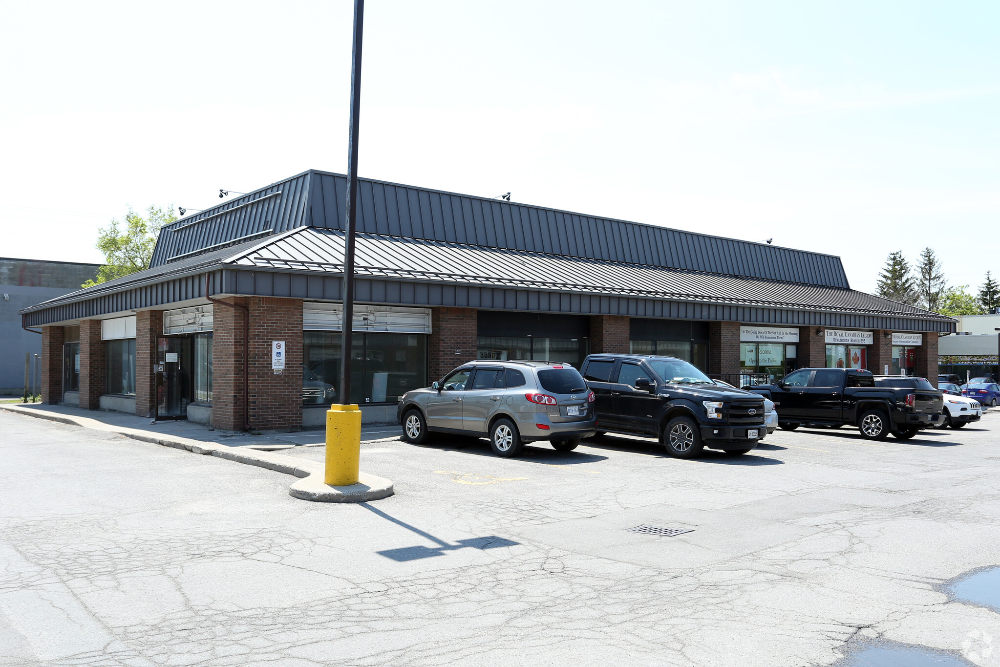 1940 Bank St, Ottawa, ON for lease Primary Photo- Image 1 of 3