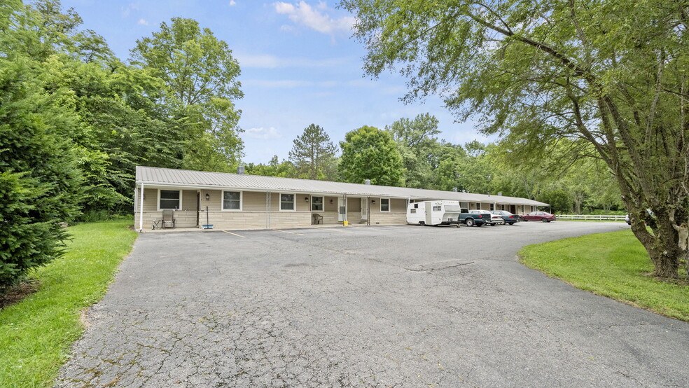 7606 N Roanoke Rd, Huntington, IN à vendre - Photo du bâtiment - Image 3 de 198