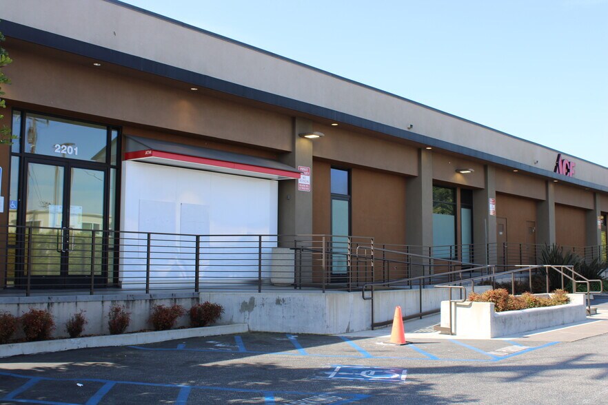 2201-2217 Pacific Coast Hwy, Lomita, CA à louer - Photo du bâtiment - Image 3 de 3