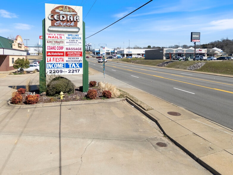 2215 Fayetteville Rd, Van Buren, AR for lease - Building Photo - Image 3 of 25