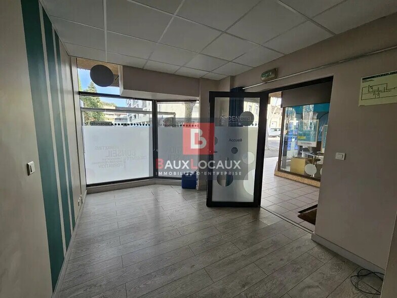 Retail in Salon-de-Provence for lease - Interior Photo - Image 2 of 9