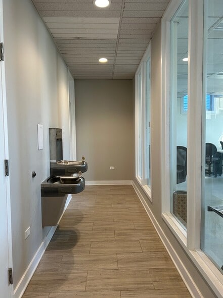 3500 Western Ave, Highland Park, IL for lease - Interior Photo - Image 3 of 13