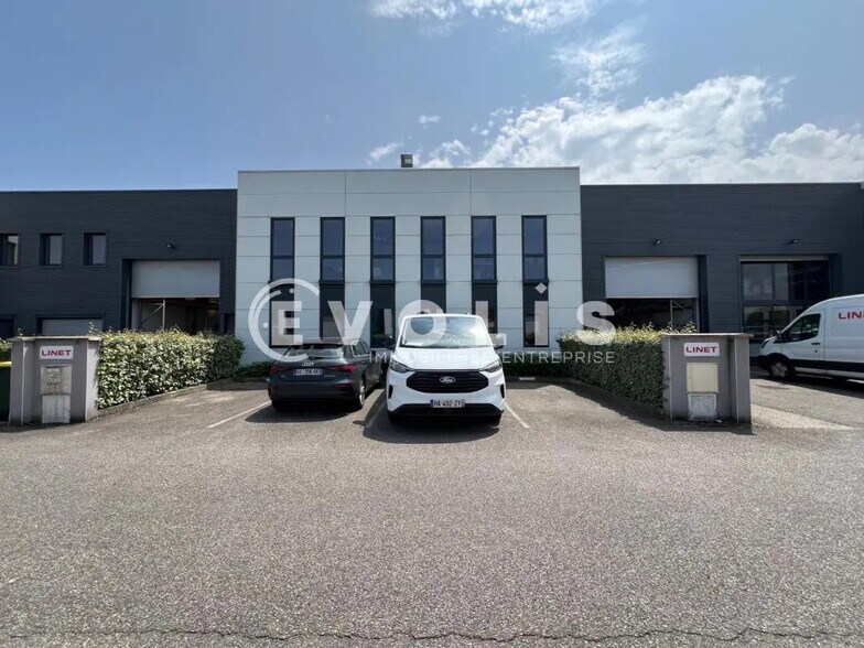 Flex dans Vénissieux à louer - Photo du bâtiment - Image 1 de 7
