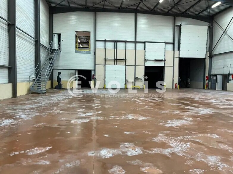 Flex in Lozanne for lease - Interior Photo - Image 3 of 17