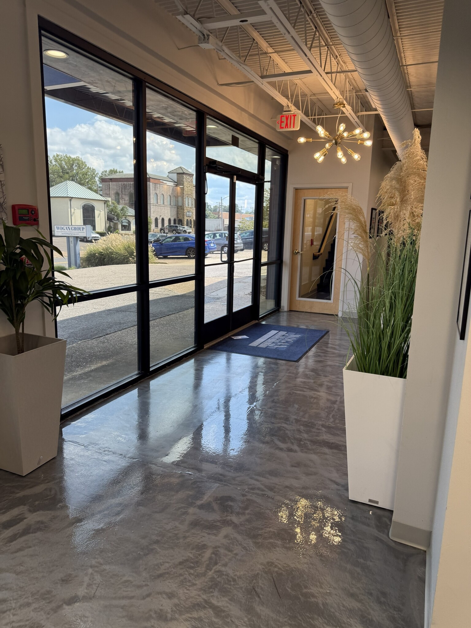 767 E Brookhaven Cir E, Memphis, TN for lease Interior Photo- Image 1 of 11