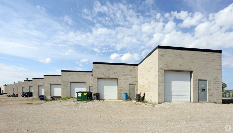 1721 Bishop St N, Cambridge, ON à louer - Photo du bâtiment - Image 2 de 8