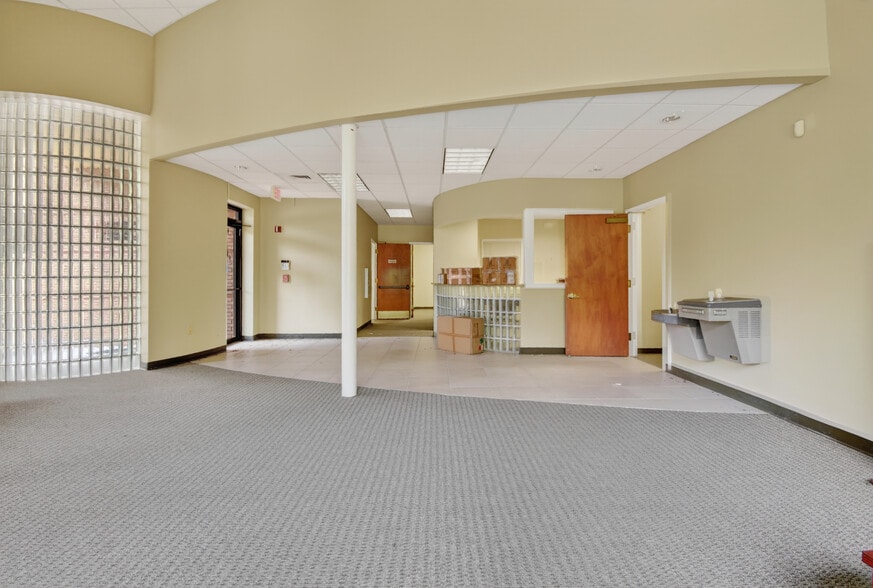 6852 Belfort Oaks Pl, Jacksonville, FL for sale - Building Photo - Image 3 of 21