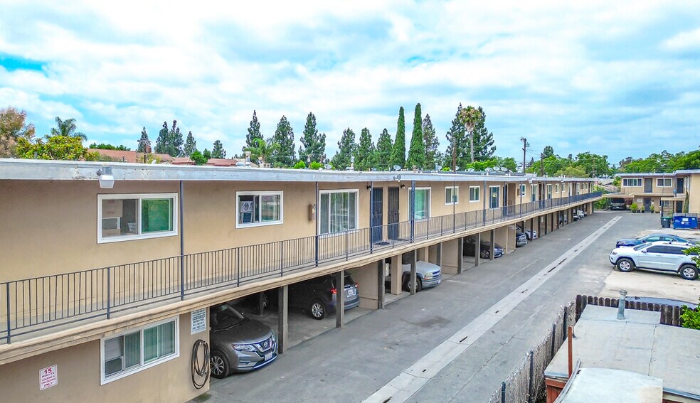 1003 W Bishop St, Santa Ana, CA à vendre - Photo du bâtiment - Image 2 de 12