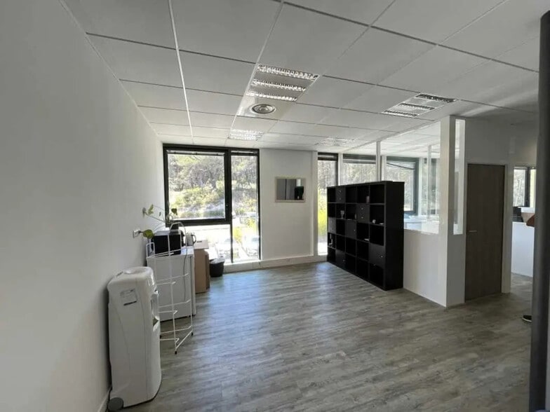 Office in Aix-en-Provence for lease - Building Photo - Image 2 of 7