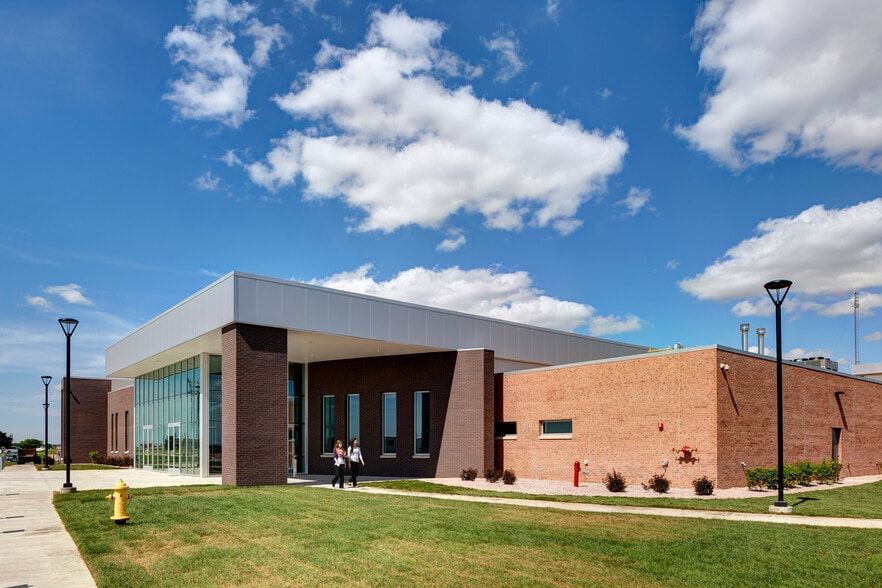 4215 Highway 146, Grinnell, IA for sale - Primary Photo - Image 1 of 26