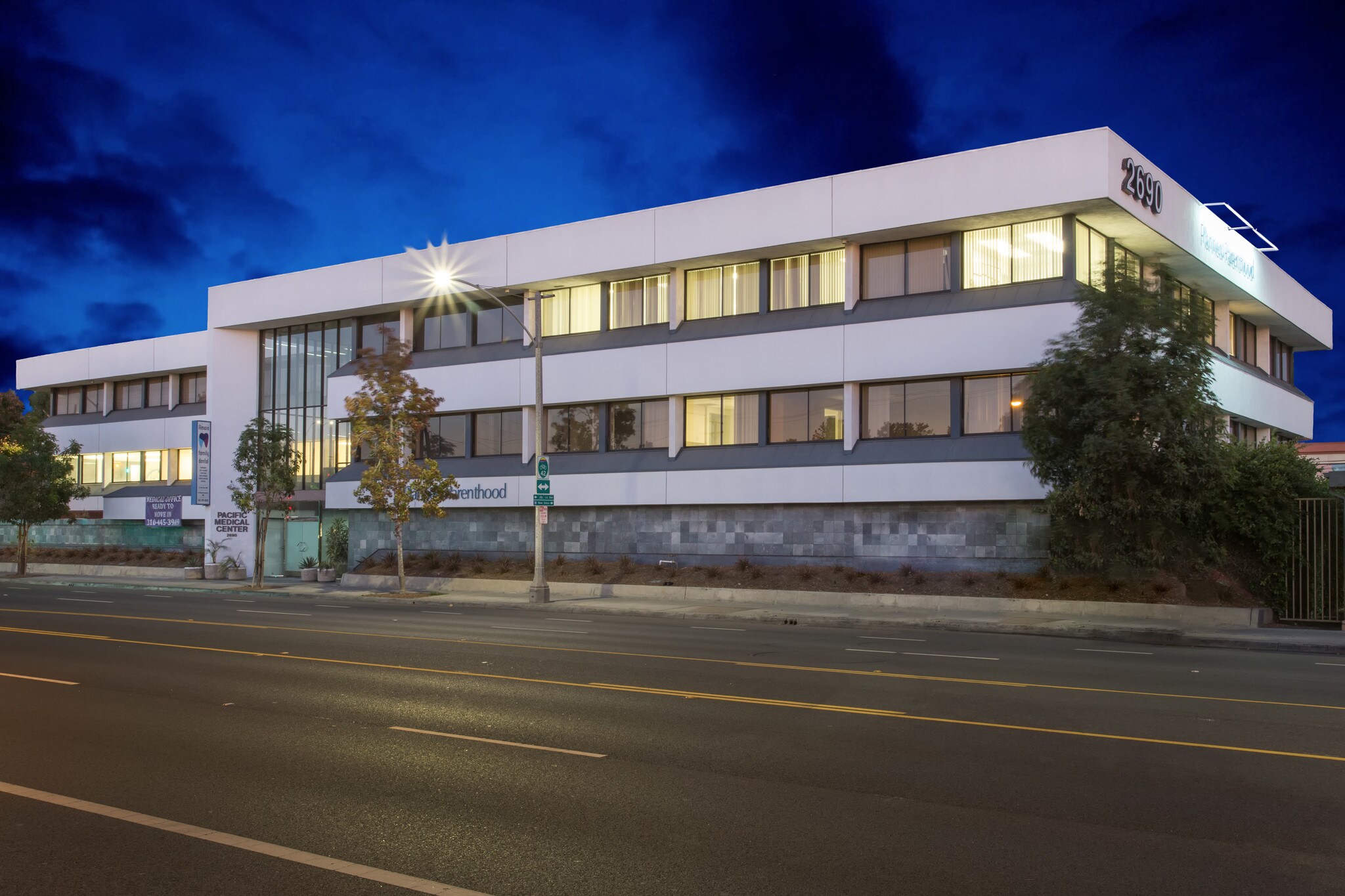 2690 Pacific Ave, Long Beach, CA à louer Photo principale- Image 1 de 11