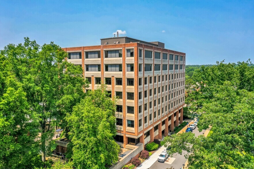 5855 Bremo Rd, Richmond, VA à louer - Photo du bâtiment - Image 2 de 17