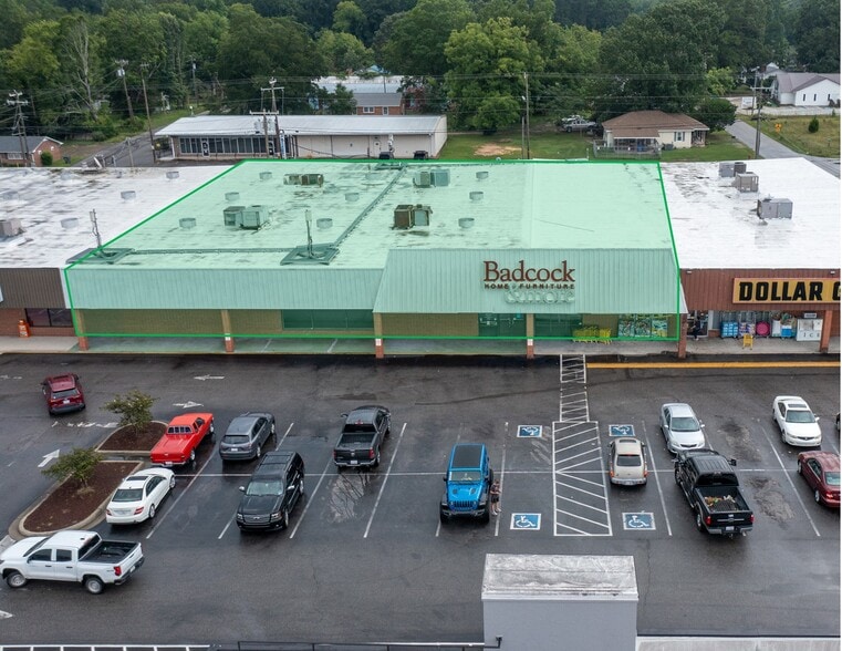221 S Poplar St, Elizabethtown, NC for lease - Building Photo - Image 2 of 25