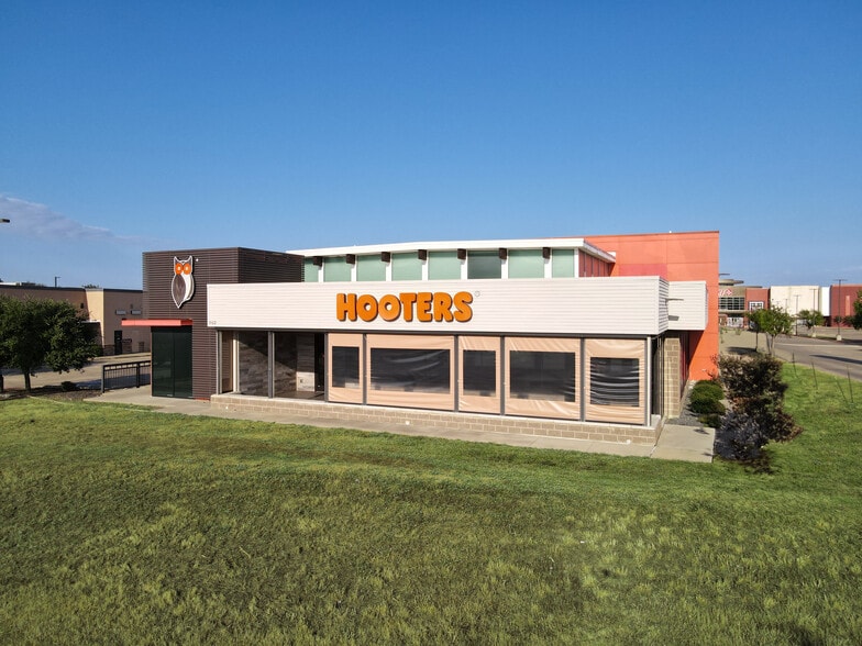 960 N Earl Rudder Fwy, Bryan, TX for lease - Building Photo - Image 1 of 12