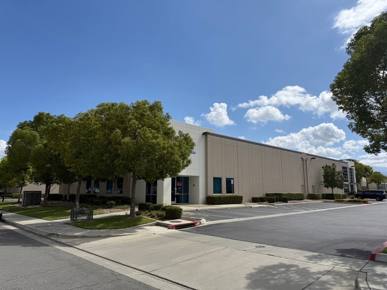 480 Business Center Ct, Redlands, CA for lease - Building Photo - Image 2 of 9