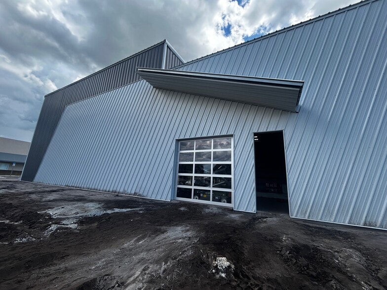 1401 Sarasota Center Blvd, Sarasota, FL for lease - Building Photo - Image 2 of 5