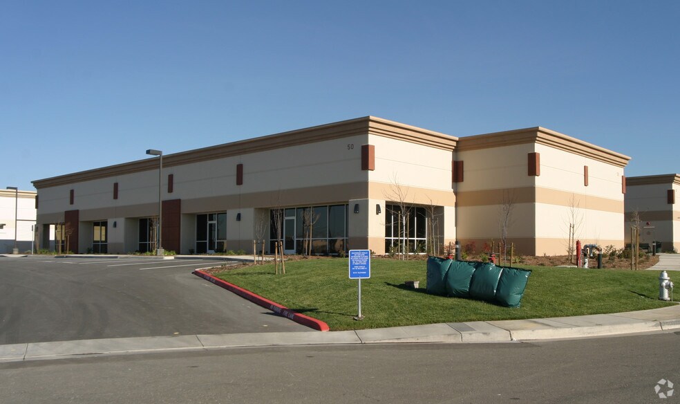 50 Goldenland Ct, Sacramento, CA à vendre - Photo du bâtiment - Image 2 de 8