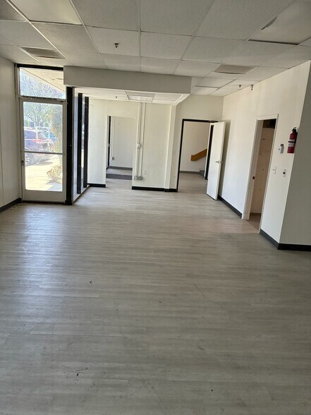 10312 Norris Ave, Pacoima, CA à louer - Photo du bâtiment - Image 3 de 12