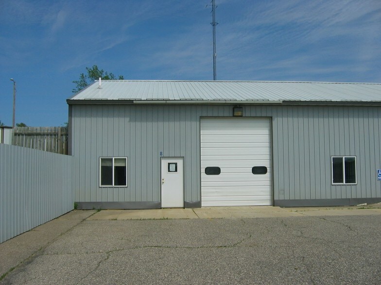 945 5th Ave SE, Hutchinson, MN for lease - Building Photo - Image 3 of 15
