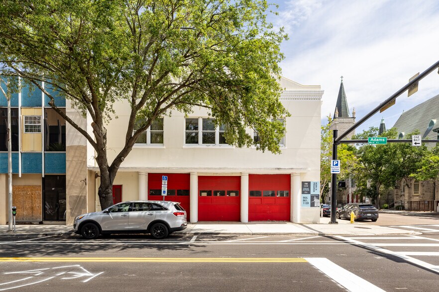 39 E Adams St, Jacksonville, FL à louer - Photo du bâtiment - Image 3 de 4