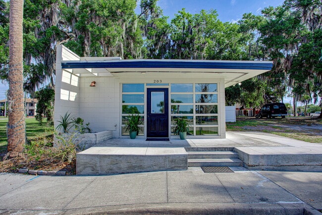 Plus de détails pour 203 Laurel St, Palatka, FL - Bureau à vendre