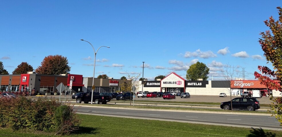 4000-4300 Boul Des Récollets, Trois-Rivières, QC à louer - Photo du bâtiment - Image 2 de 3