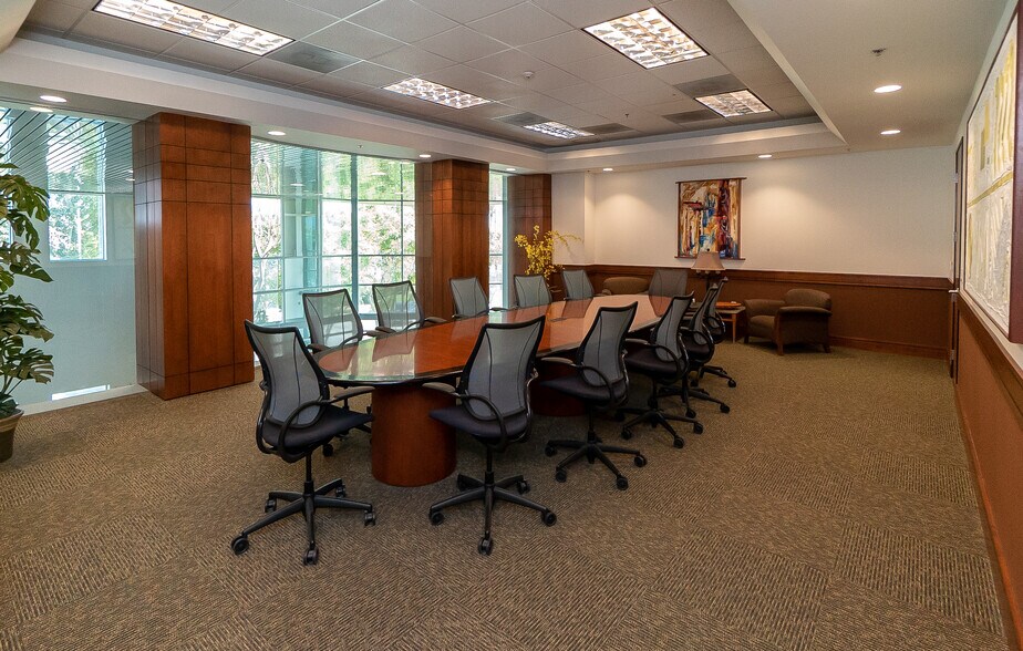 2950 E Philadelphia St, Ontario, CA à louer - Photo du bâtiment - Image 3 de 9