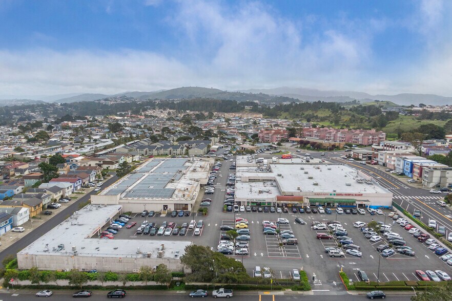 950 King Dr, Daly City, CA à louer - Photo du bâtiment - Image 3 de 3