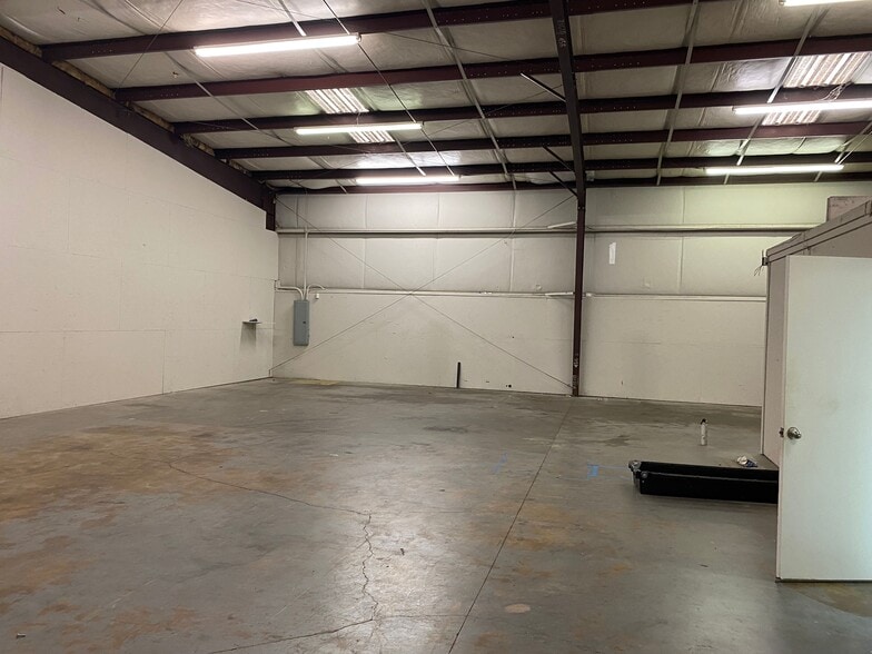 6030-6040 Brittmoore Rd, Houston, TX for lease - Building Photo - Image 3 of 21