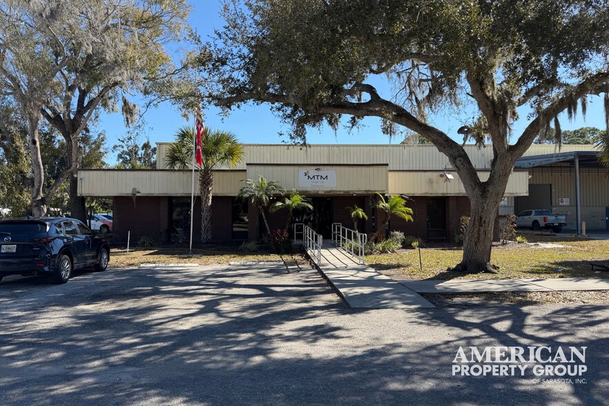 1800 N East Ave, Sarasota, FL à louer - Photo du bâtiment - Image 3 de 4