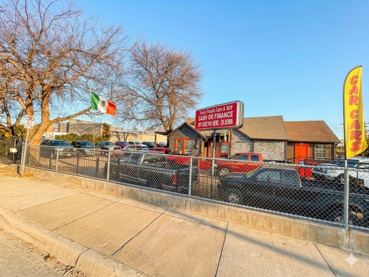 2413 Community Dr, Dallas, TX for lease Primary Photo- Image 1 of 10