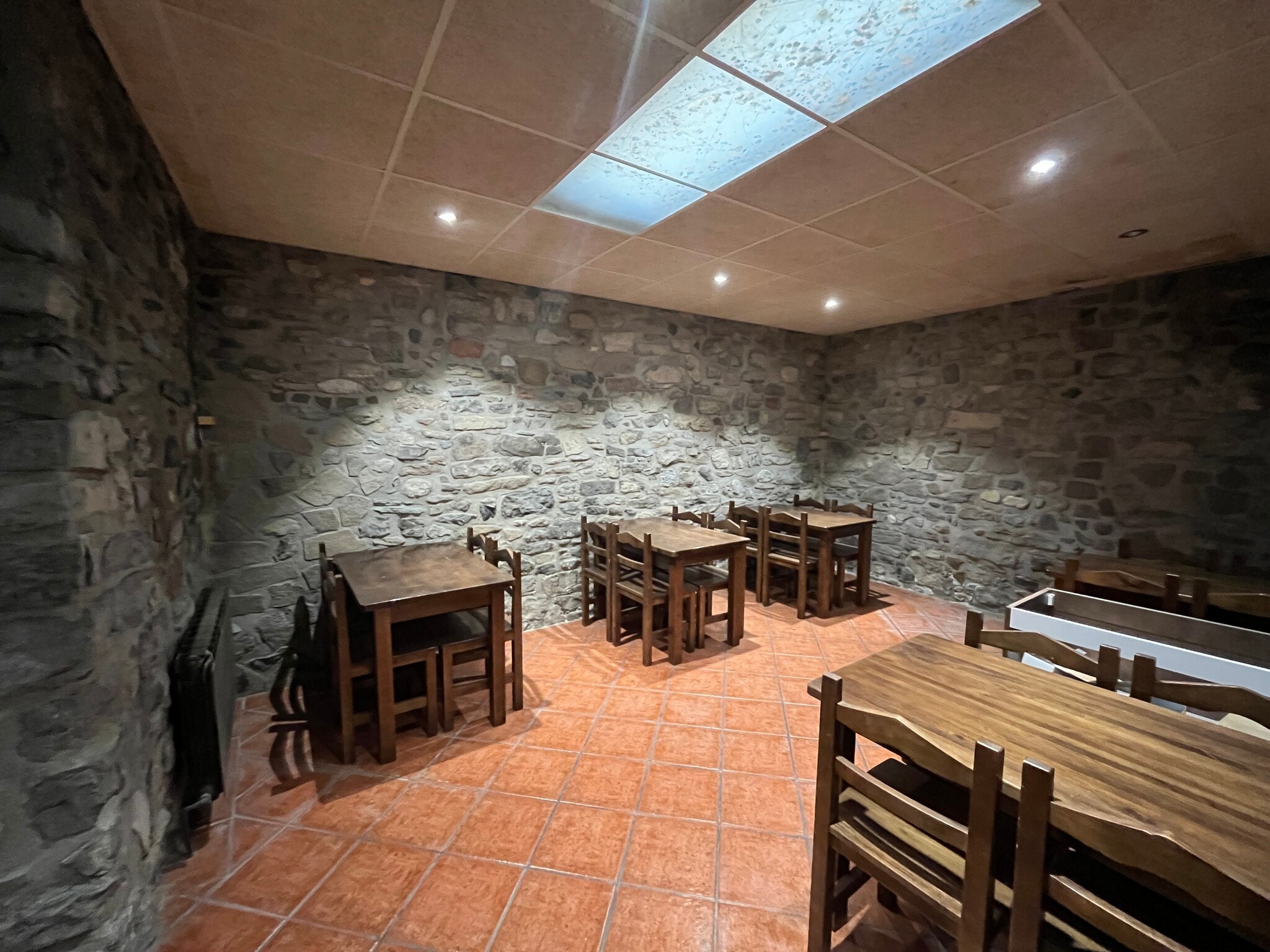 Retail in Sallent, Barcelona for lease Interior Photo- Image 1 of 23