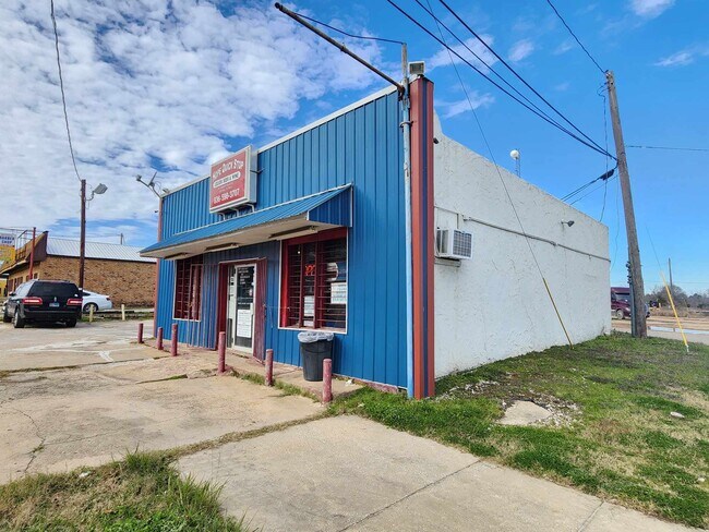 Plus de détails pour 831 Shelbyville St, Center, TX - Commerce de détail à vendre
