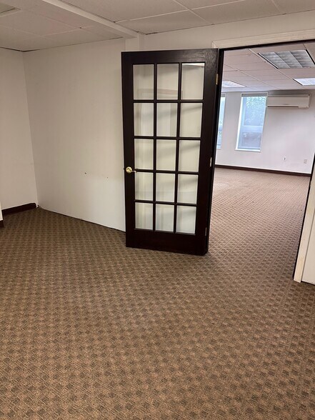 170 Us Highway 206, Hillsborough, NJ à vendre - Photo intérieure - Image 3 de 11