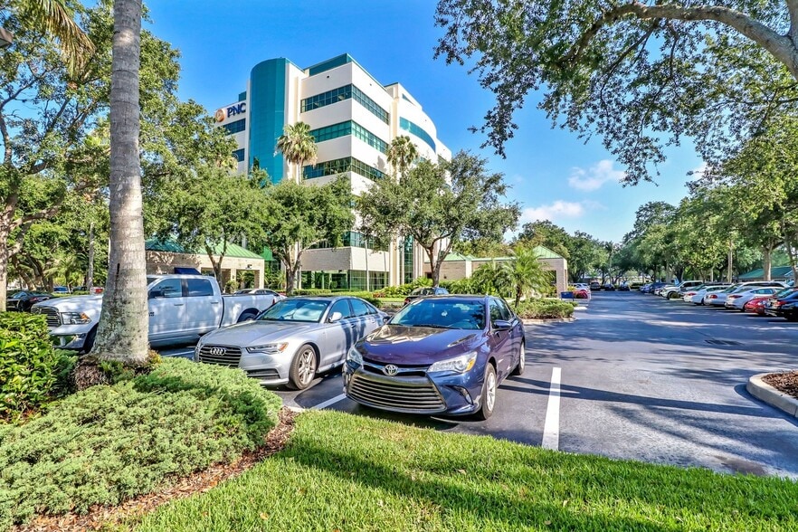 5100 Tamiami Trl N, Naples, FL for lease - Building Photo - Image 2 of 9
