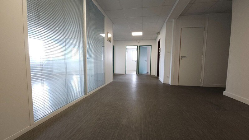 Office in Champlan for lease - Interior Photo - Image 3 of 7