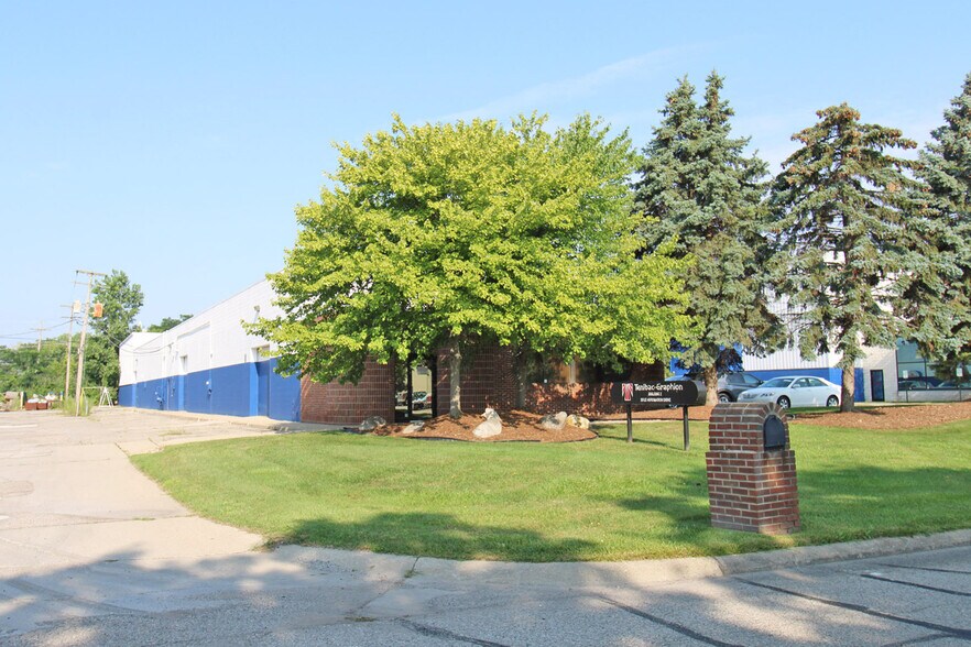 35127 Automation Dr, Clinton Township, MI à louer - Photo du bâtiment - Image 1 de 1