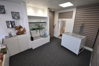 1A Field Rd, Thorne for lease Interior Photo- Image 2 of 7