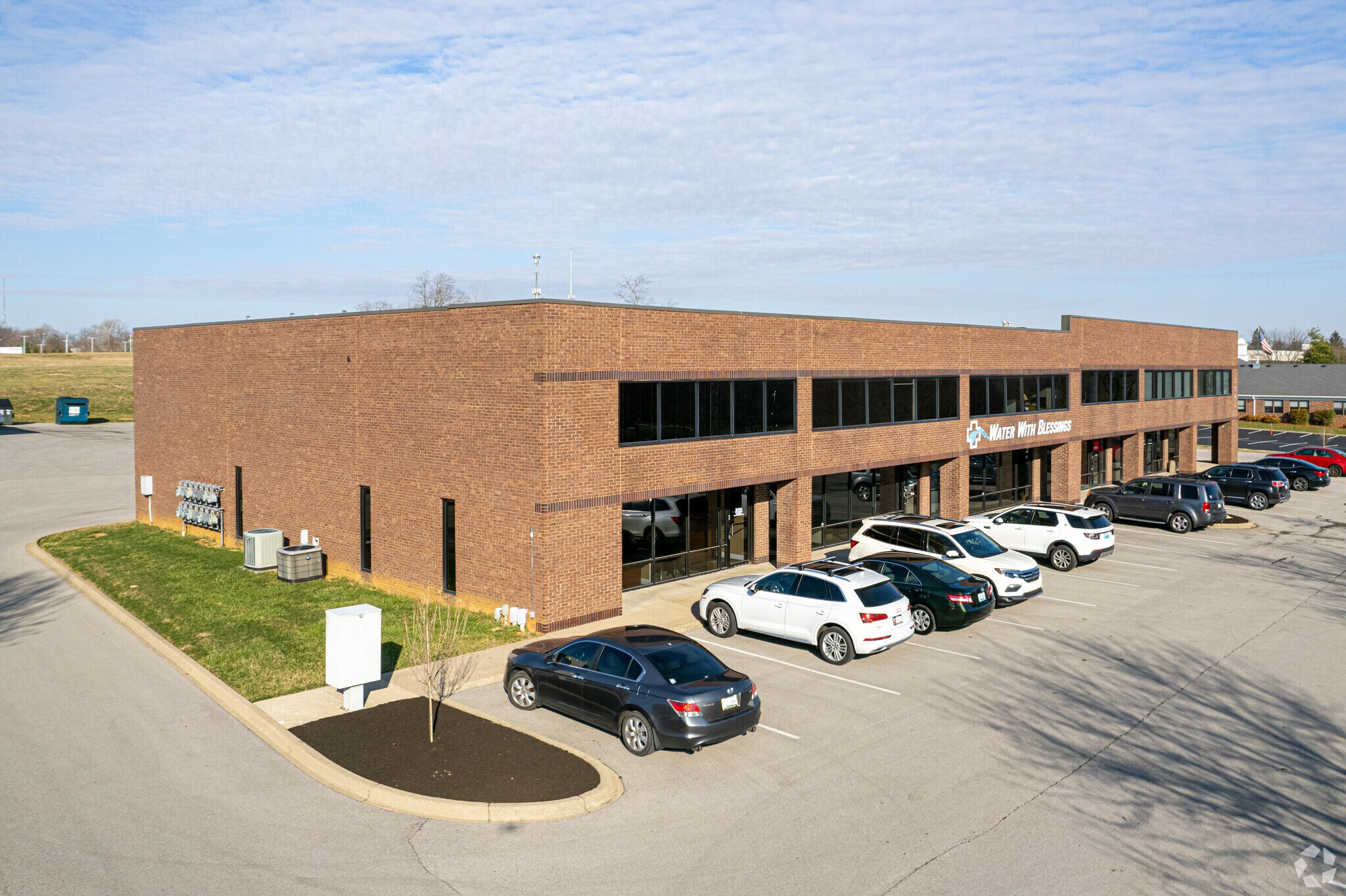 1902 Campus Pl, Jeffersontown, KY for sale Primary Photo- Image 1 of 18