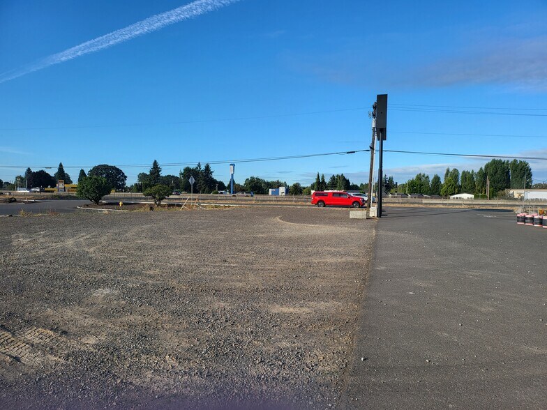 1350 Atlantic Ave, Woodland, WA à louer - Photo du bâtiment - Image 3 de 7