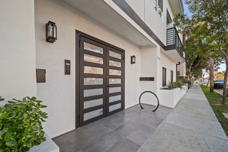13846 Moorpark St, Sherman Oaks, CA for sale - Building Photo - Image 2 of 15